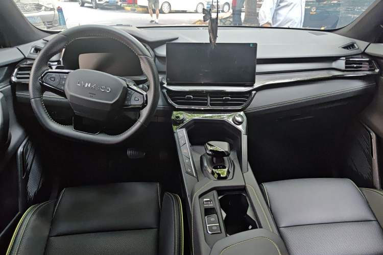 Used Lynk & Co 06 2023 Remix 1.5T Hero Center Console