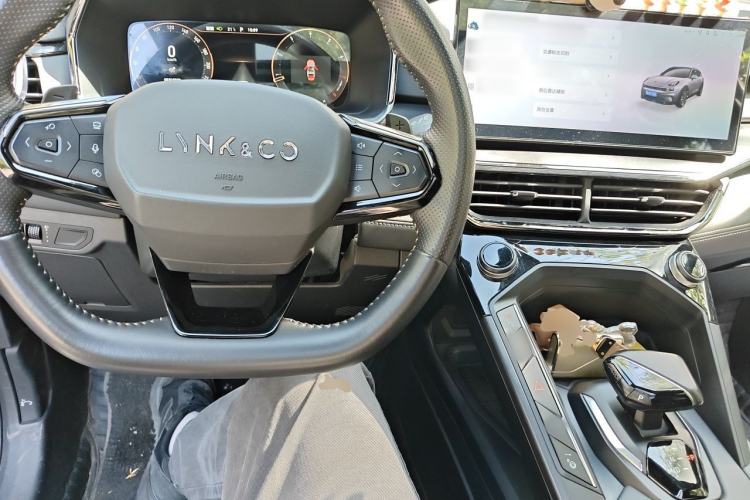 Used Lynk & Co 06 2023 Remix 1.5T Dynamic Halo Center Console