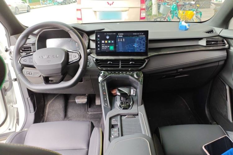 Used Lynk & Co 06 2023 Remix 1.5T Dynamic Halo Center Console