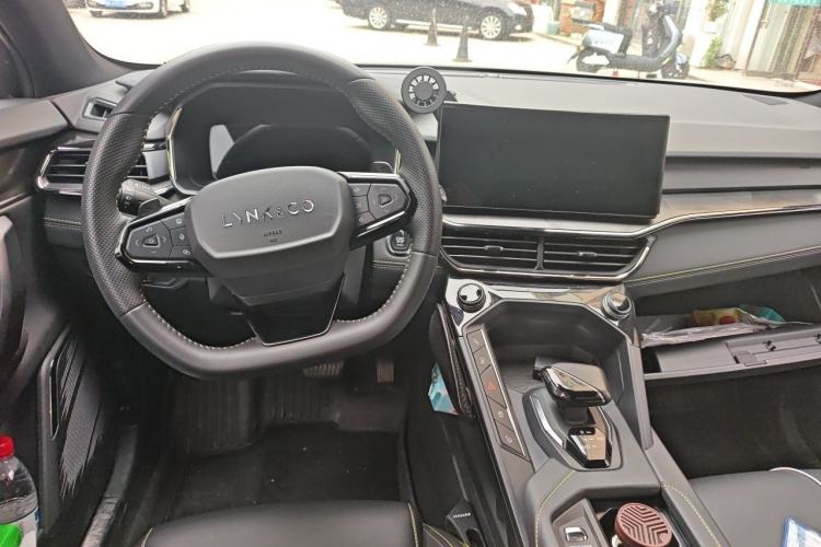 Used Lynk & Co 06 2023 Remix 1.5T Hero Center Console