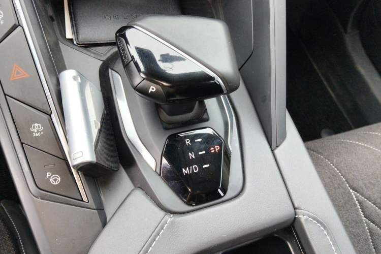 Used Lynk & Co 06 2023 Remix 1.5T Shero Gear Lever