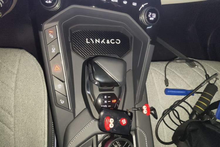 Used Lynk & Co 06 2023 Remix 1.5T Hero Gear Lever