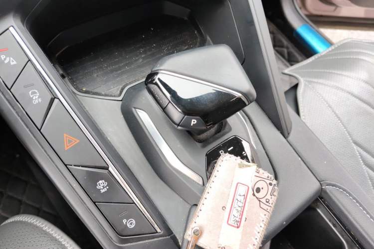 Used Lynk & Co 06 2023 Remix 1.5T Shero Gear Lever