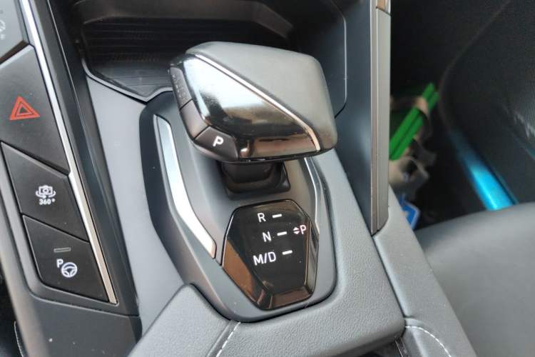 Used Lynk & Co 06 2023 Remix 1.5T Hero Gear Lever
