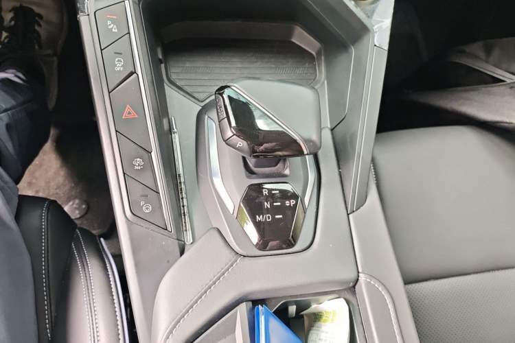 Used Lynk & Co 06 2023 Remix 1.5T Shero Gear Lever