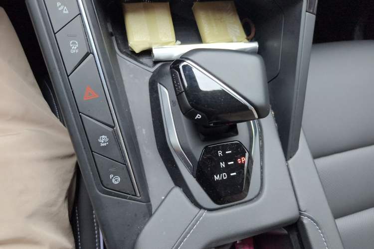 Used Lynk & Co 06 2023 Remix 1.5T Shero Gear Lever