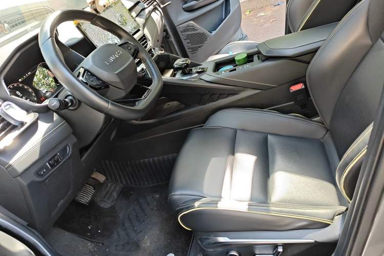 Used Lynk & Co 06 2023 Remix 1.5T Dynamic Halo Left Front Seat