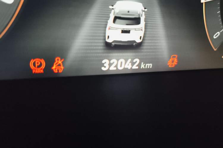 Used Lynk & Co 06 2023 Remix 1.5T Dynamic Halo Odometer Close Up