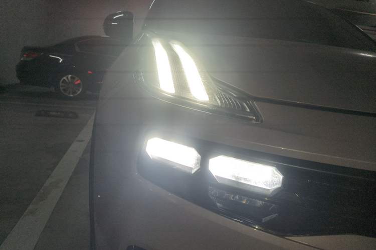 Used Lynk & Co 06 2023 Remix 1.5T Hero Right Front Headlight