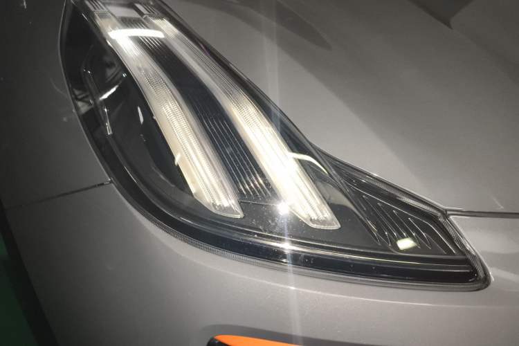 Used Lynk & Co 06 2023 Remix 1.5T Dynamic Halo Right Front Headlight