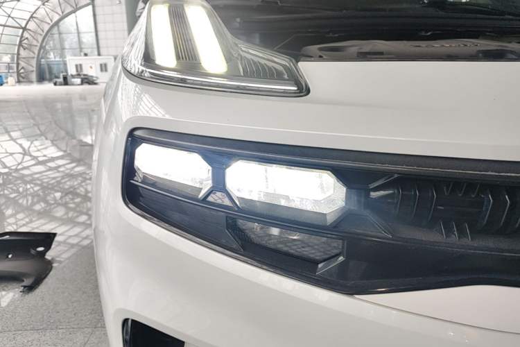 Used Lynk & Co 06 2023 Remix 1.5T Dynamic Halo Right Front Headlight