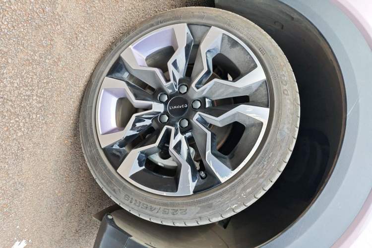 Used Lynk & Co 06 2023 Remix 1.5T Shero Right Front Wheel Hub