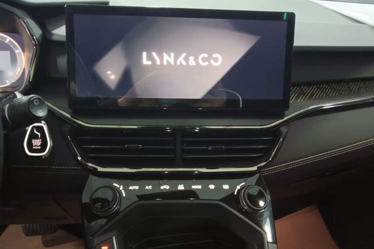 Used Lynk & Co 06 2023 Remix 1.5T Dynamic Halo Audio And AC Panel