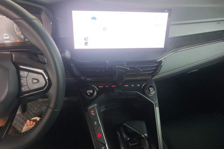 Used Lynk & Co 06 2023 Remix 1.5T Dynamic Halo Audio And AC Panel