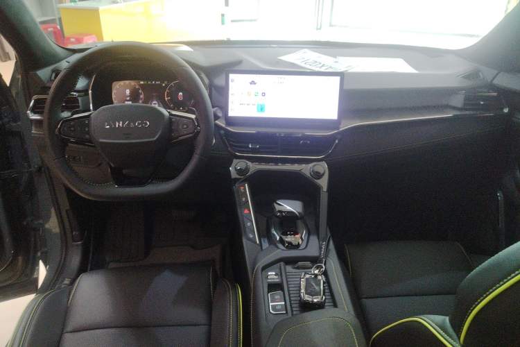 Used Lynk & Co 06 2023 Remix 1.5T Dynamic Halo Center Console