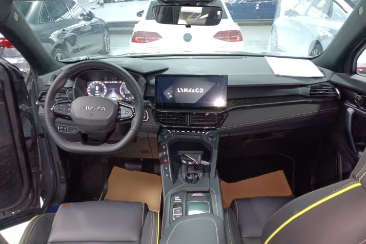 Used Lynk & Co 06 2023 Remix 1.5T Dynamic Halo Center Console