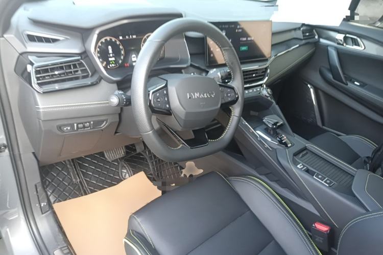 Used Lynk & Co 06 2023 Remix 1.5T Dynamic Halo Center Console