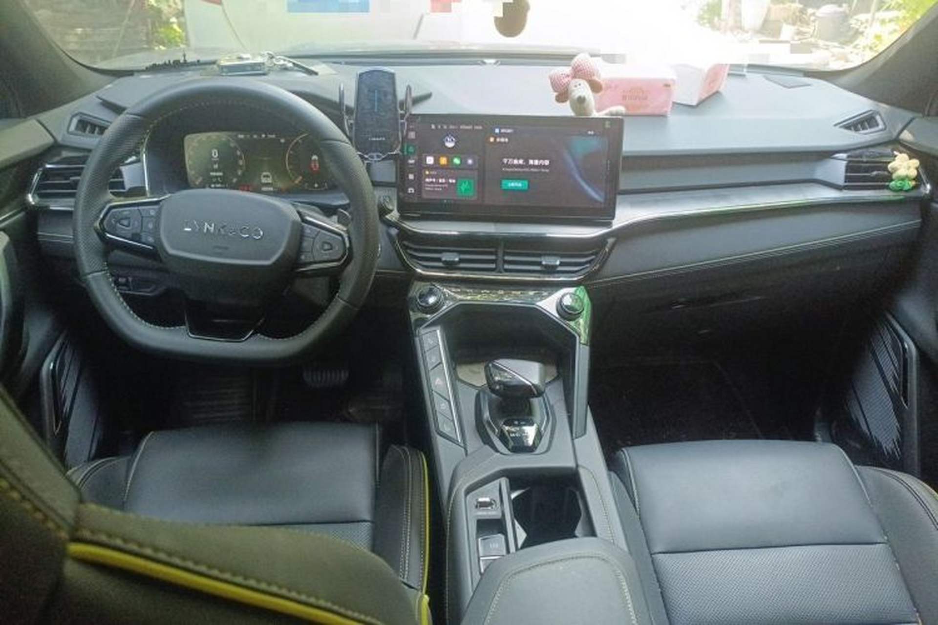 Used Lynk & Co 06 2023 Remix 1.5T Dynamic Halo Center Console