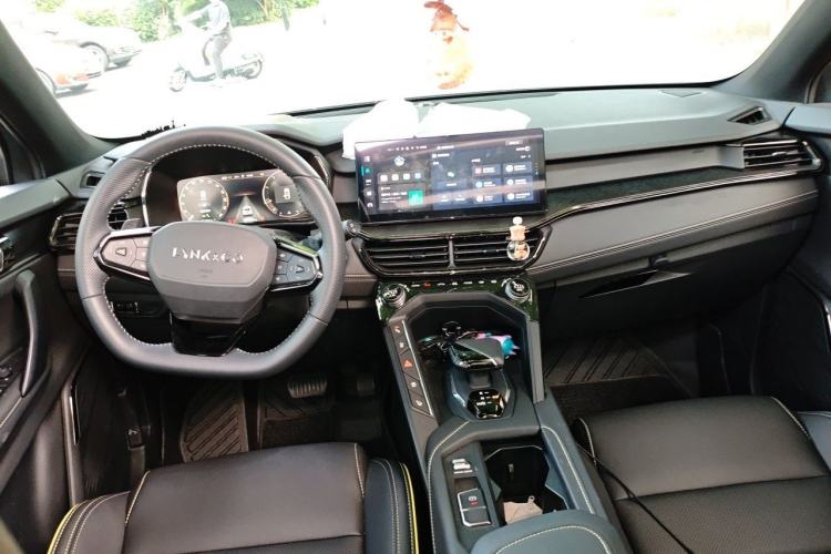 Used Lynk & Co 06 2023 Remix 1.5T Dynamic Halo Center Console