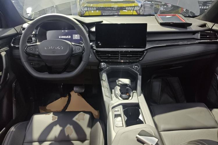 Used Lynk & Co 06 2023 Remix 1.5T JinPro Center Console