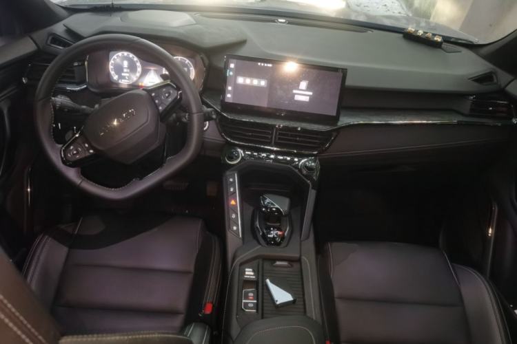 Used Lynk & Co 06 2023 Remix 1.5T JinPro Center Console