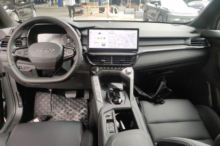 Used Lynk & Co 06 2023 Remix 1.5T JinPro Center Console