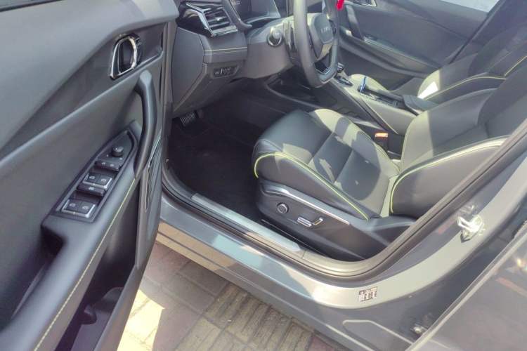 Used Lynk & Co 06 2023 Remix 1.5T Dynamic Halo Driver Seat