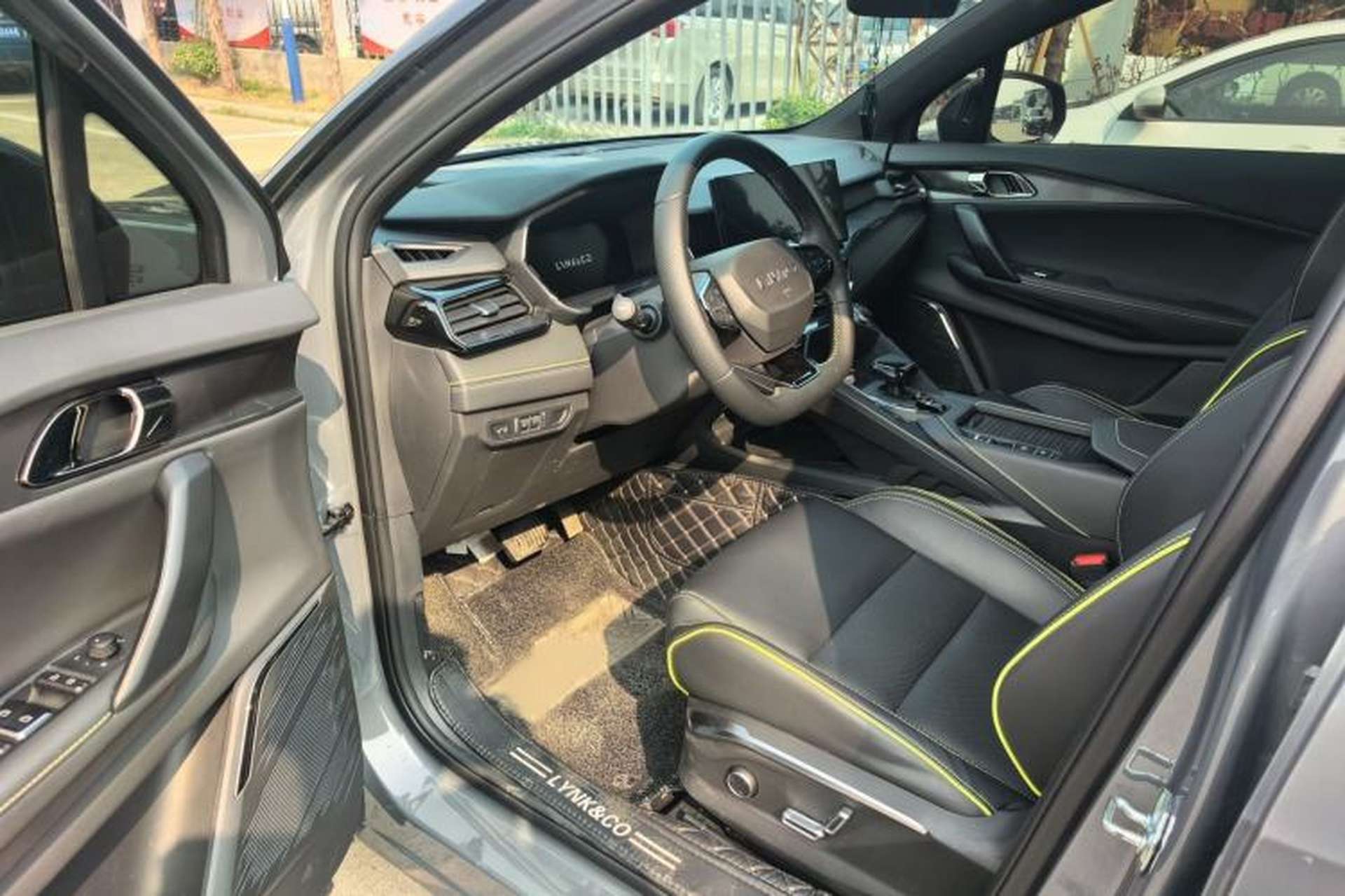 Used Lynk & Co 06 2023 Remix 1.5T Dynamic Halo Driver Seat