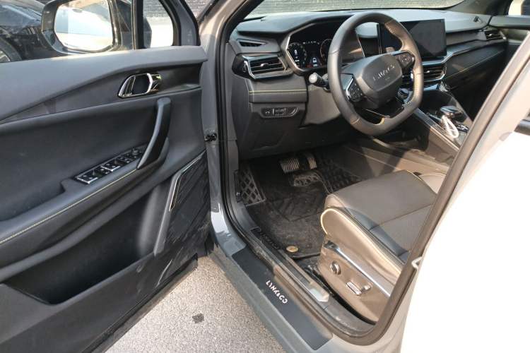 Used Lynk & Co 06 2023 Remix 1.5T Dynamic Halo Driver Seat
