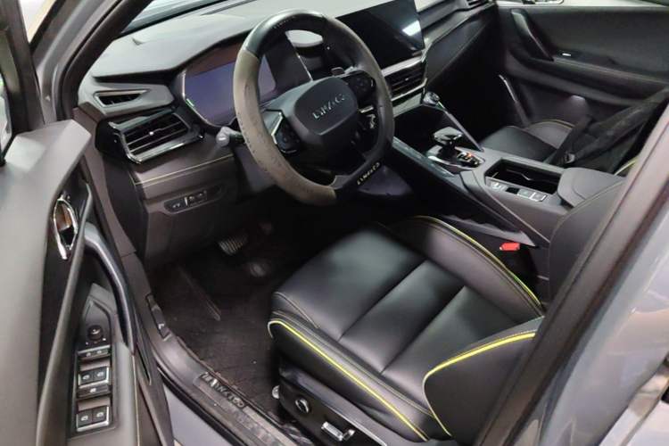 Used Lynk & Co 06 2023 Remix 1.5T Dynamic Halo Driver Seat