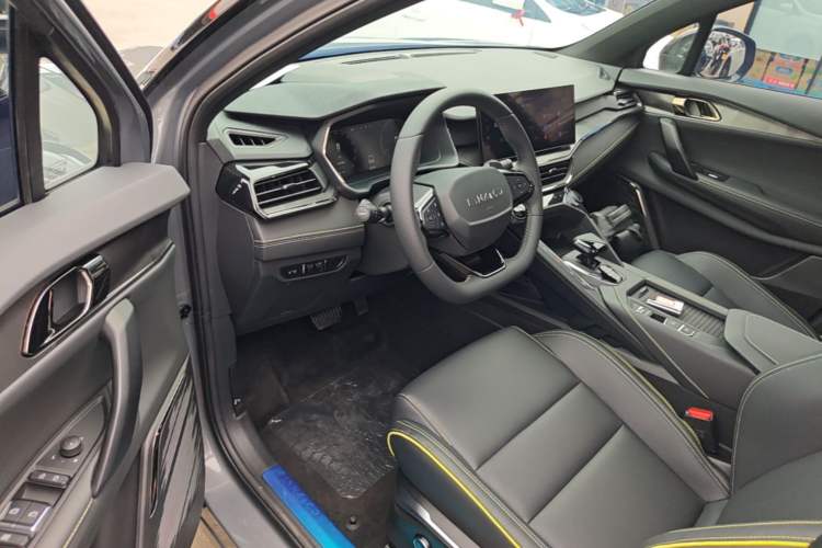 Used Lynk & Co 06 2023 Remix 1.5T Dynamic Halo Driver Seat