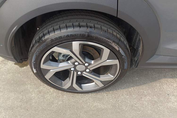 Used Lynk & Co 06 2023 Remix 1.5T Dynamic Halo Exterior 4