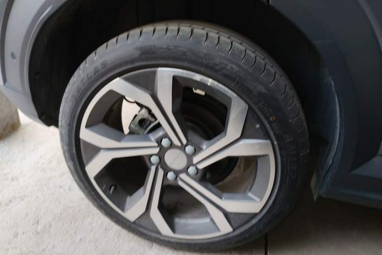 Used Lynk & Co 06 2023 Remix 1.5T Dynamic Halo Exterior 8