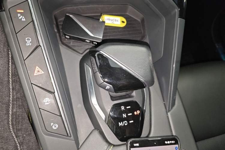 Used Lynk & Co 06 2023 Remix 1.5T Dynamic Halo Gear Lever