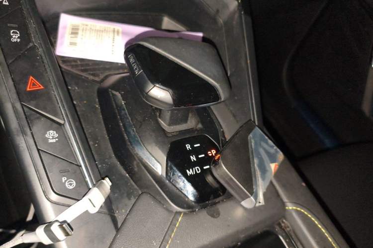 Used Lynk & Co 06 2023 Remix 1.5T Dynamic Halo Gear Lever
