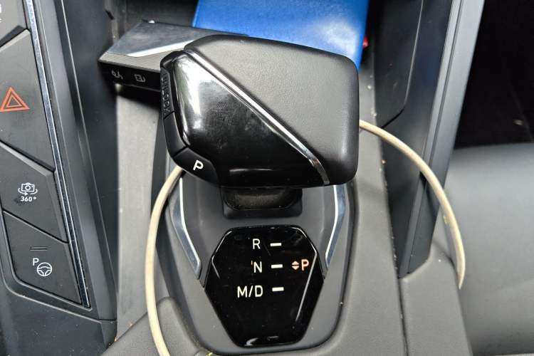 Used Lynk & Co 06 2023 Remix 1.5T Dynamic Halo Gear Lever