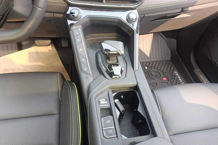 Used Lynk & Co 06 2023 Remix 1.5T Dynamic Halo Gear Lever