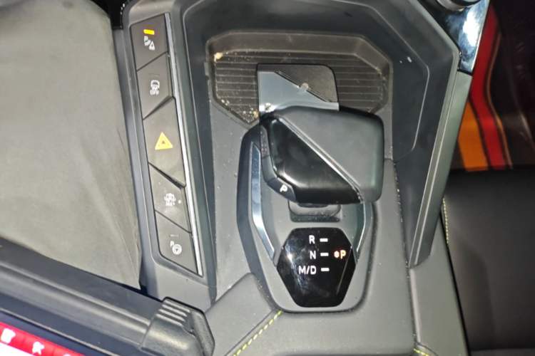 Used Lynk & Co 06 2023 Remix 1.5T Dynamic Halo Gear Lever