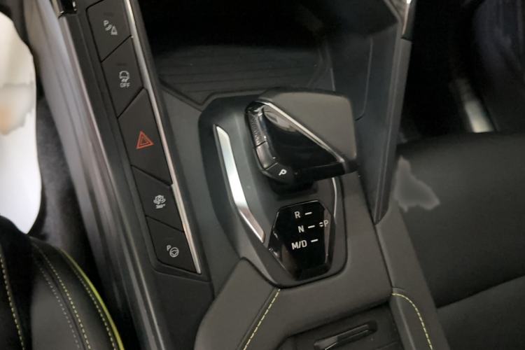 Used Lynk & Co 06 2023 Remix 1.5T Dynamic Halo Gear Lever