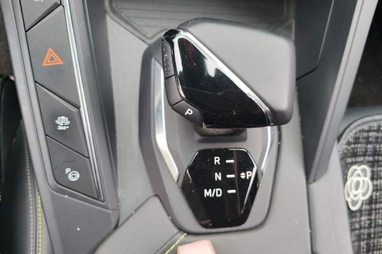 Used Lynk & Co 06 2023 Remix 1.5T Dynamic Halo Gear Lever