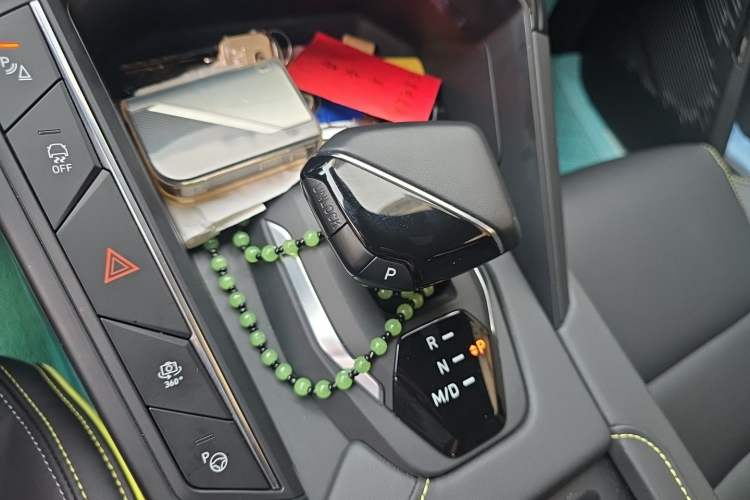 Used Lynk & Co 06 2023 Remix 1.5T Dynamic Halo Gear Lever