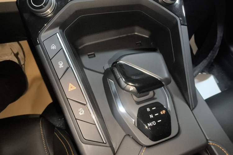 Used Lynk & Co 06 2023 Remix 1.5T Plus Model Gear Lever