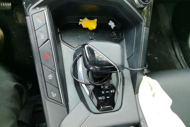Used Lynk & Co 06 2023 Remix 1.5T Dynamic Halo Gear Lever