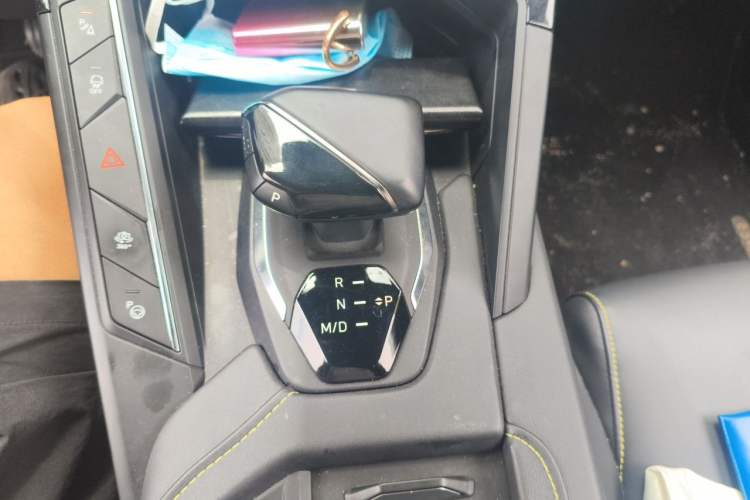 Used Lynk & Co 06 2023 Remix 1.5T Dynamic Halo Gear Lever