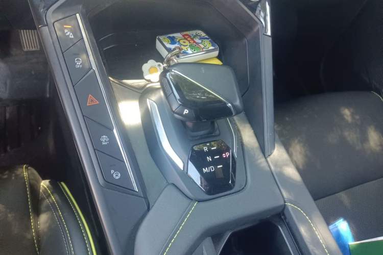 Used Lynk & Co 06 2023 Remix 1.5T Dynamic Halo Gear Lever