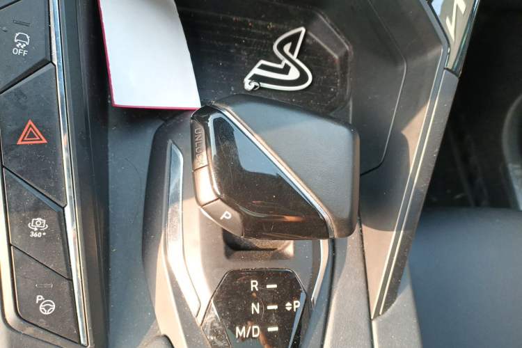 Used Lynk & Co 06 2023 Remix 1.5T Dynamic Halo Gear Lever