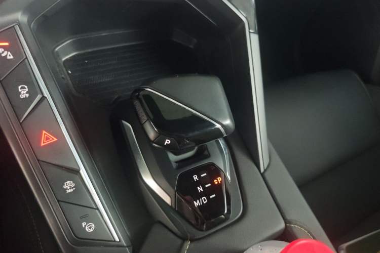 Used Lynk & Co 06 2023 Remix 1.5T Dynamic Halo Gear Lever