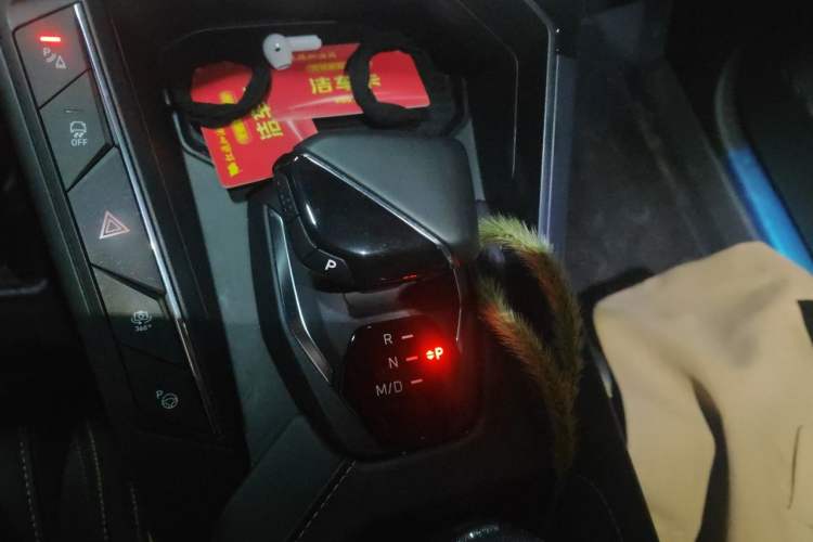 Used Lynk & Co 06 2023 Remix 1.5T Dynamic Halo Gear Lever