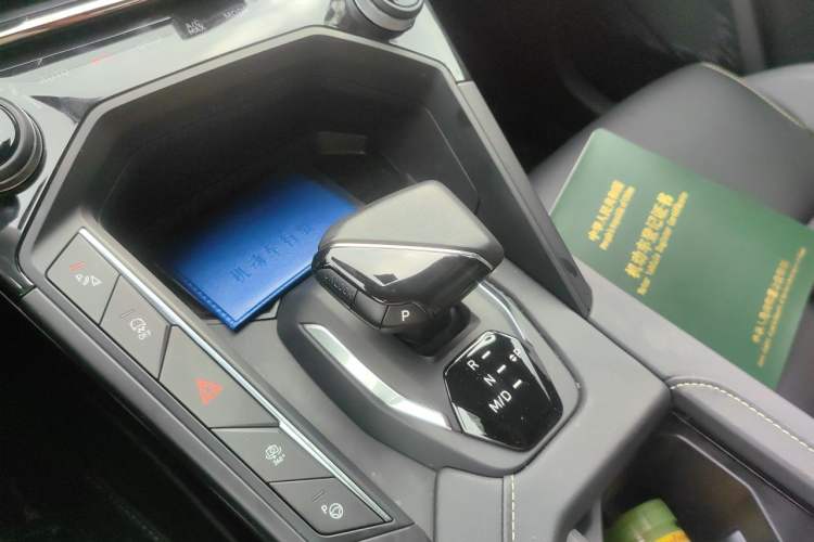 Used Lynk & Co 06 2023 Remix 1.5T Dynamic Halo Gear Lever