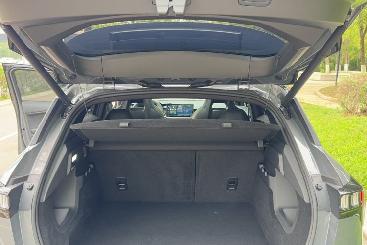 Used Lynk & Co 06 2023 Remix 1.5T Dynamic Halo Interior 2